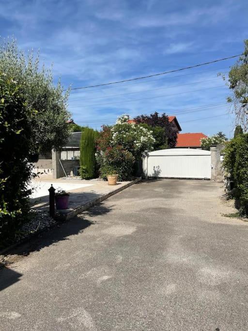 Villa Individuelle - Chassieu Εξωτερικό φωτογραφία